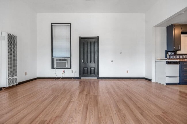 Building Photo - 1 Bedroom 1 Bath Walking distance to downtown Hanford