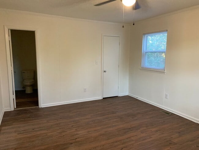 Building Photo - 3 bedroom & office -2 baths -2 car carport - washer/dryer hook ups - Den and formal living room- ...
