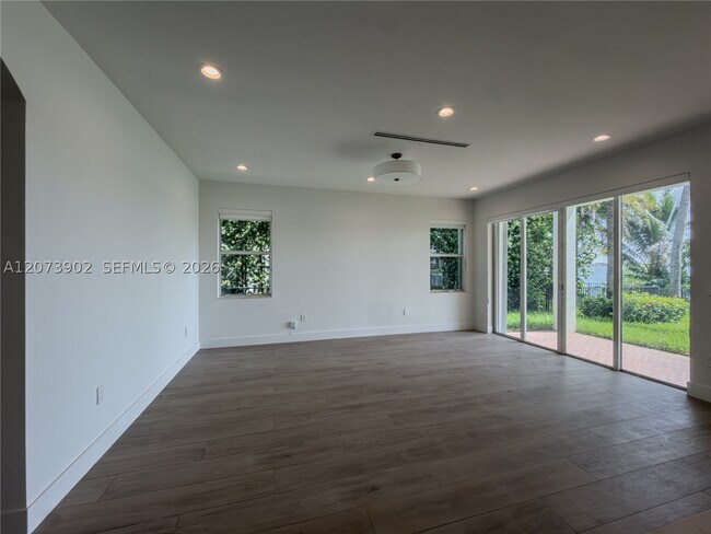 Building Photo - 5297 SW 183rd Ave