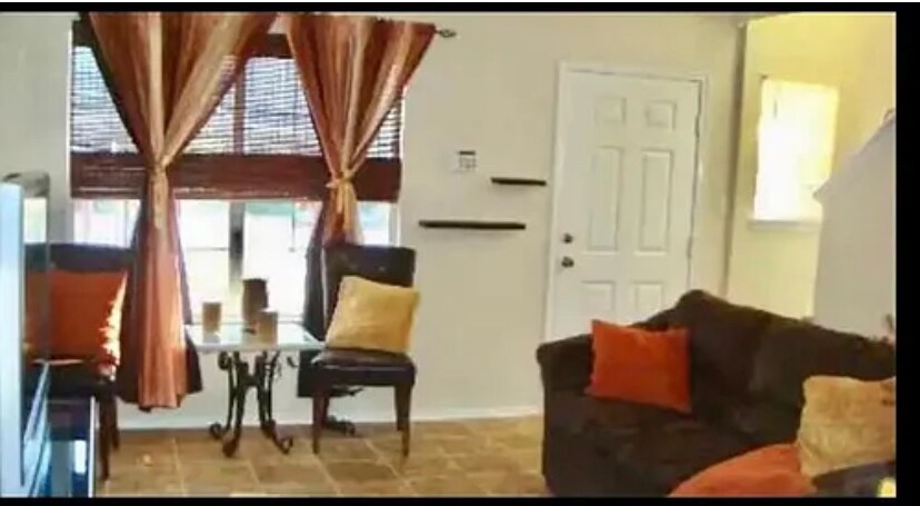 SHARED LIVING ROOM SPACE - 7707 Copper Cave