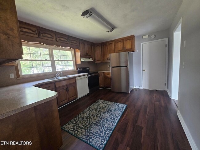 Building Photo - 415 Highland Dr