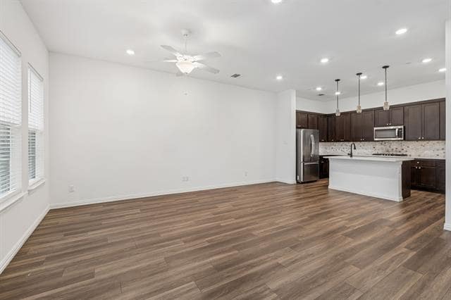 Building Photo - 2215 Adena Spgs Dr