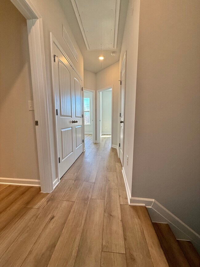 Building Photo - 206 Daybreak Ln