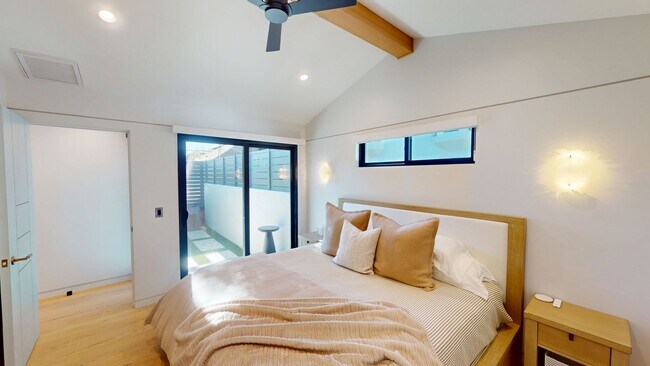 Building Photo - 163 G Ave