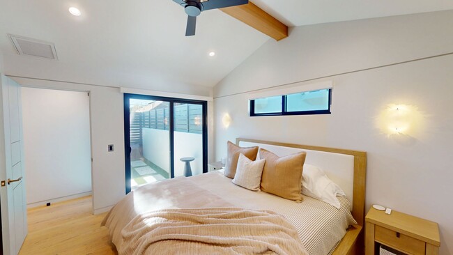 Building Photo - Elevated Living Fully Furnished