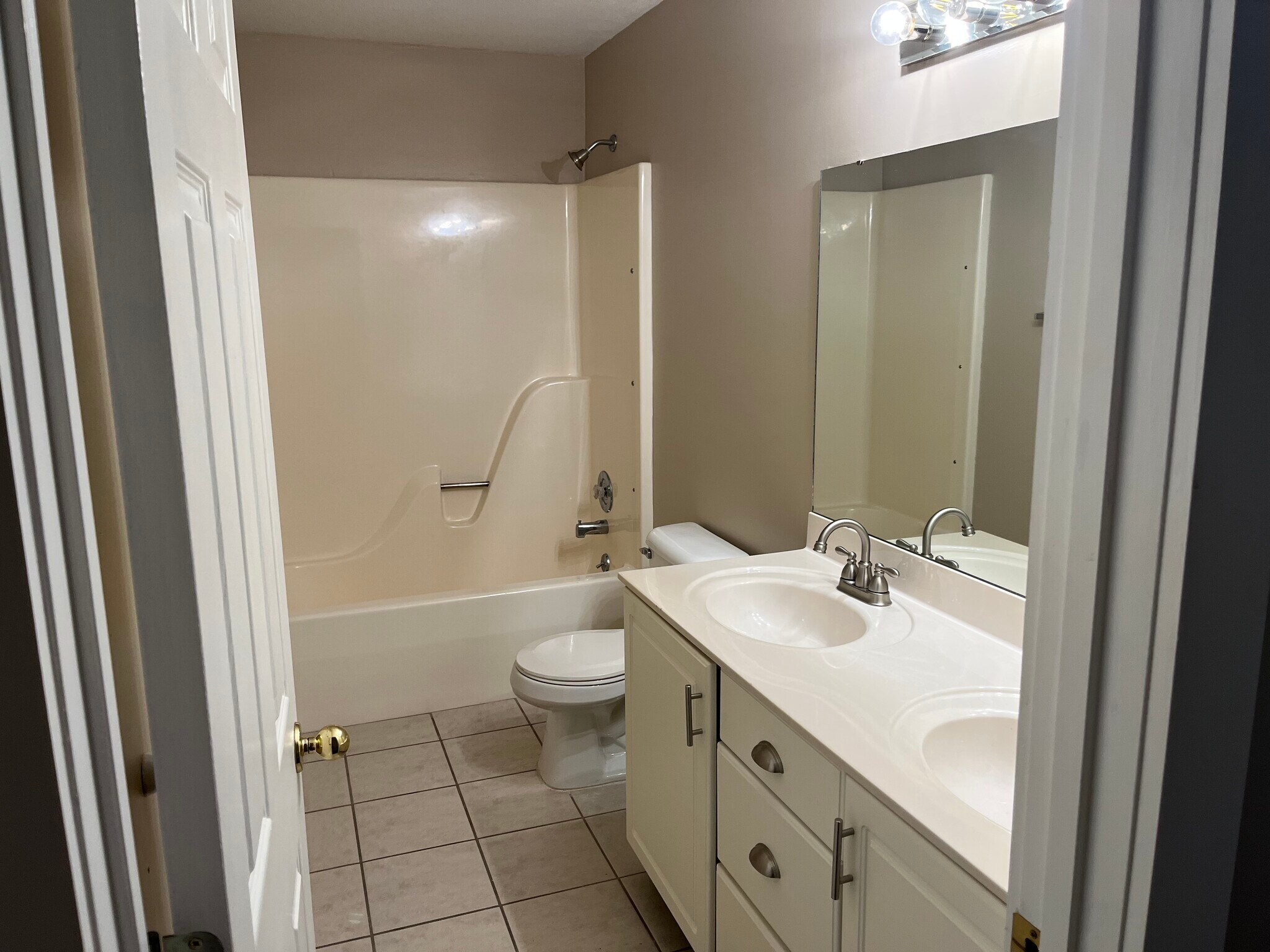 Building Photo - 1825 Pinnacle Pt