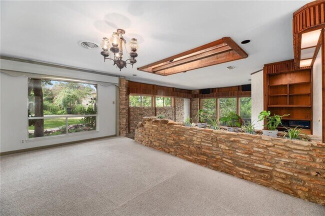 Building Photo - 610 Lancelot Way
