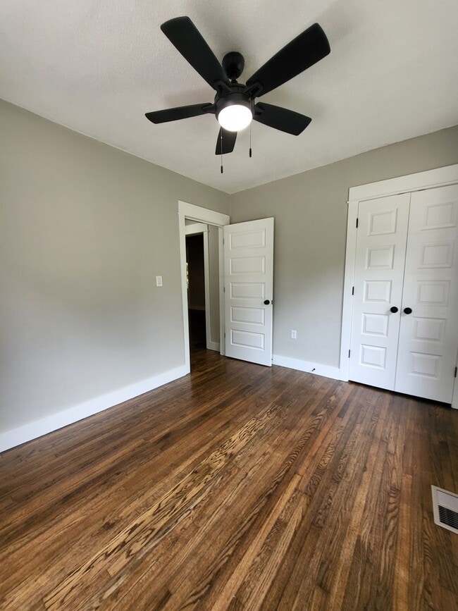Building Photo - PRELEASING - June 2026 - (3) Bed/(2) Bath ...