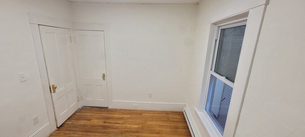 Building Photo - 28 Brook St