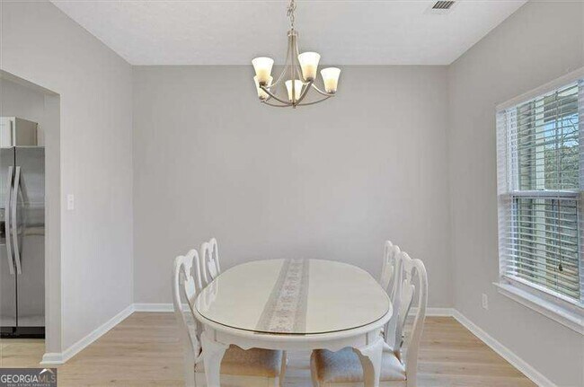 Building Photo - 940 Tree Creek Blvd