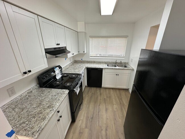 Building Photo - Minutes from UCF & Full Sail – Updated 2 Bedroom Townhome