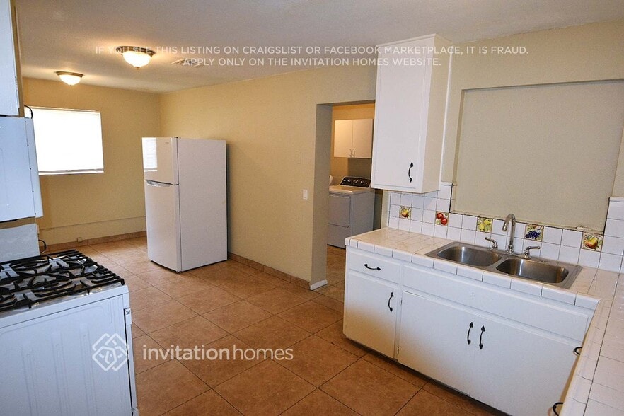 Building Photo - 4126 N Mitchell St