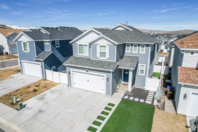 Building Photo - 4713 E Lk Cor Dr