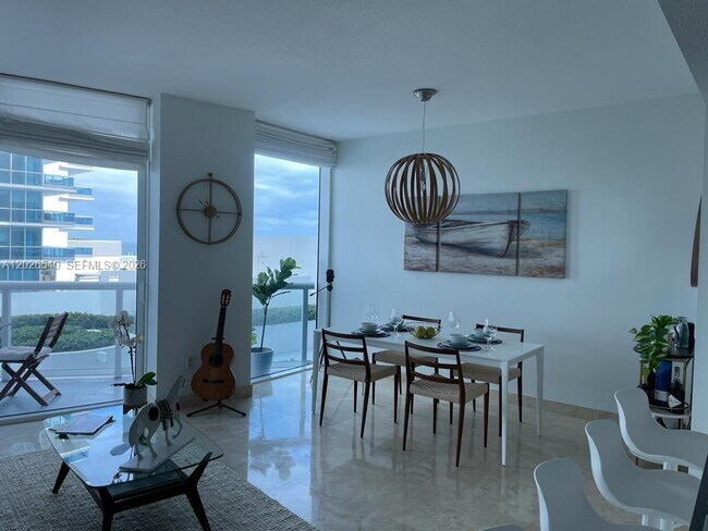 Building Photo - 6515 Collins Ave