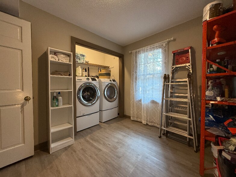 Building Photo - 505 Westbrook Dr