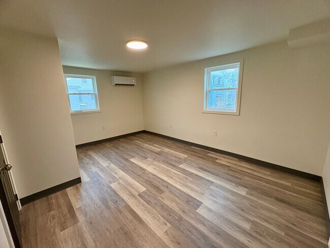 Building Photo - 202 S Lawrence St