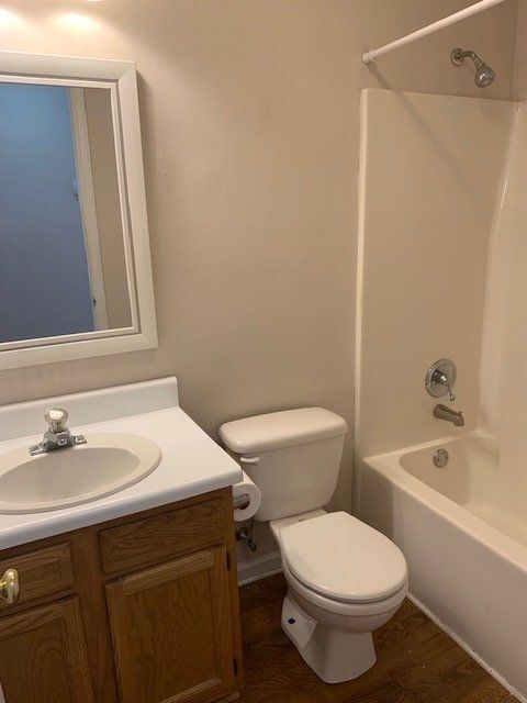 Building Photo - 2002 River Dr