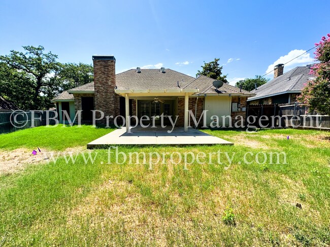 Building Photo - Charming 3 Bedroom, 2.5 Bathroom Home in A...