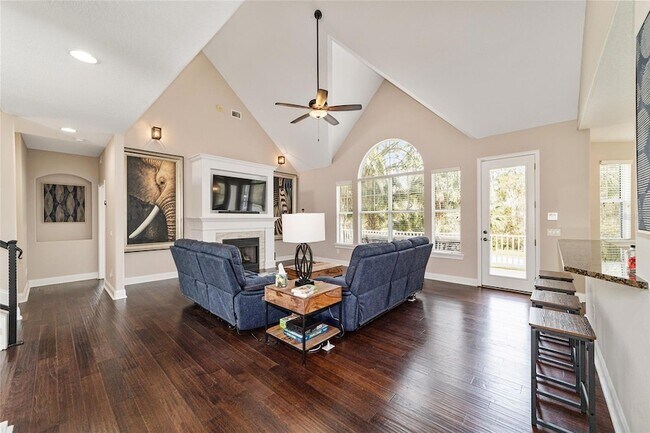 Building Photo - 1706 SW 27th St