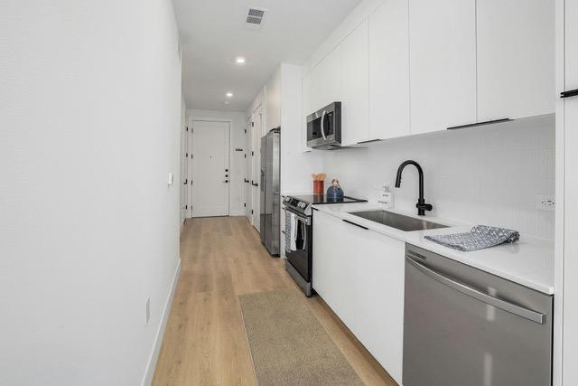 Building Photo - 1701 Simond Ave