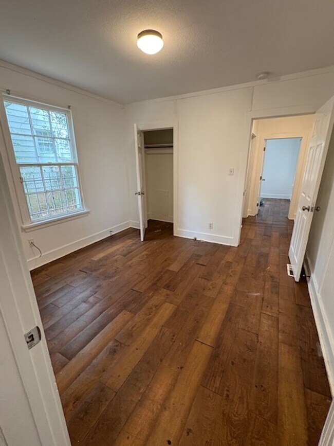 Building Photo - 5005 W 31st St