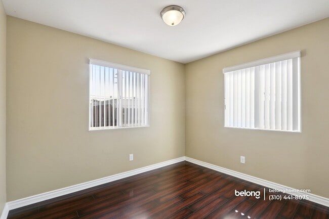 Building Photo - 1616 W 39th Pl