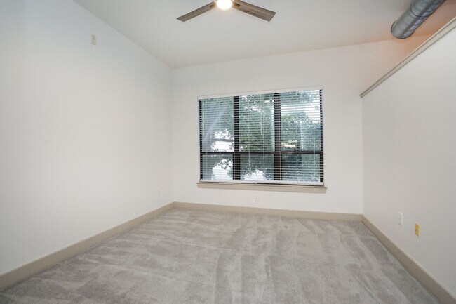 Building Photo - 1901 Post Oak Blvd