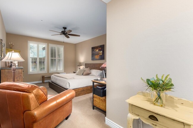 Building Photo - 2425 W Bronco Butte Trl