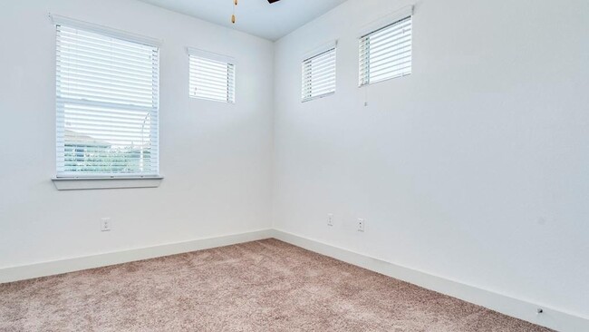 Building Photo - 2215 Capulet St