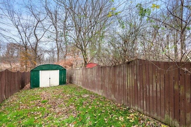 Building Photo - 133 Creekside Ct