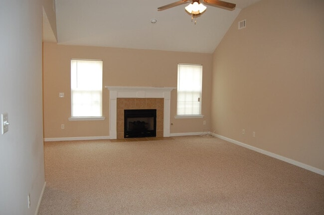Building Photo - 900 Watsonia Dr