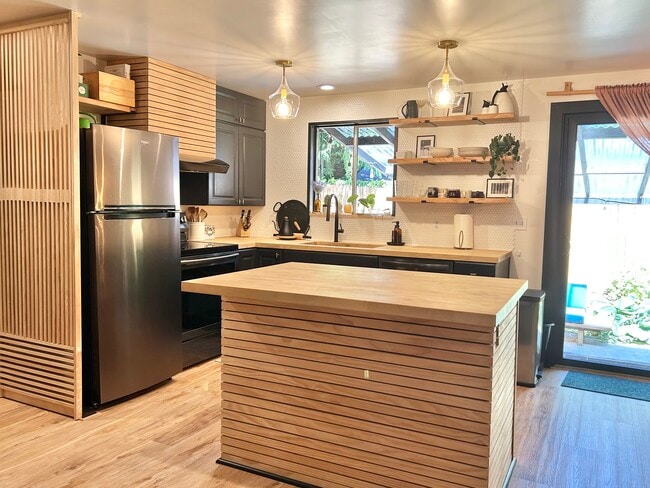 Building Photo - 25979 Pioneer Way NW