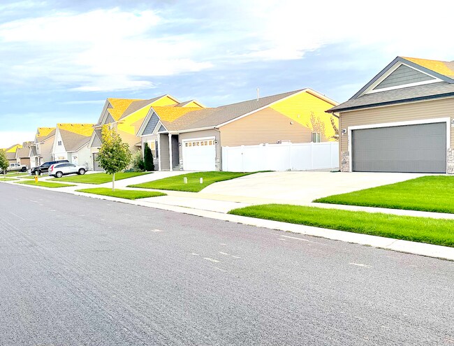 Building Photo - Great Post Falls Location!