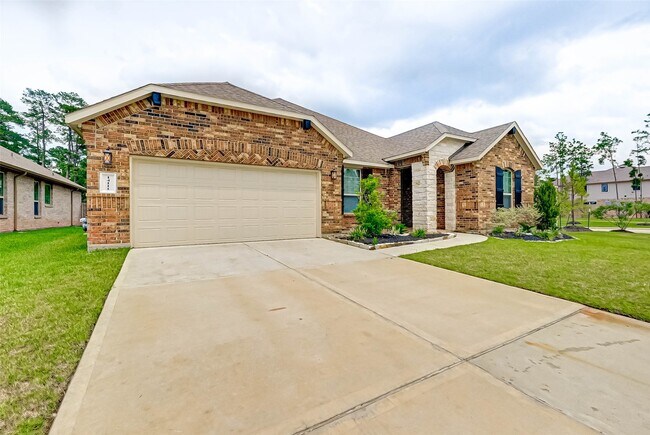 Building Photo - 14111 Lake Lodge Dr