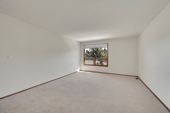 Building Photo - 2356 S Hiwan Dr