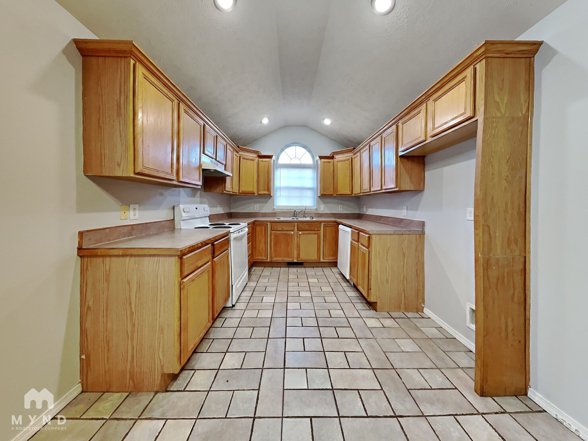 Building Photo - 674 N Jonathan Ave