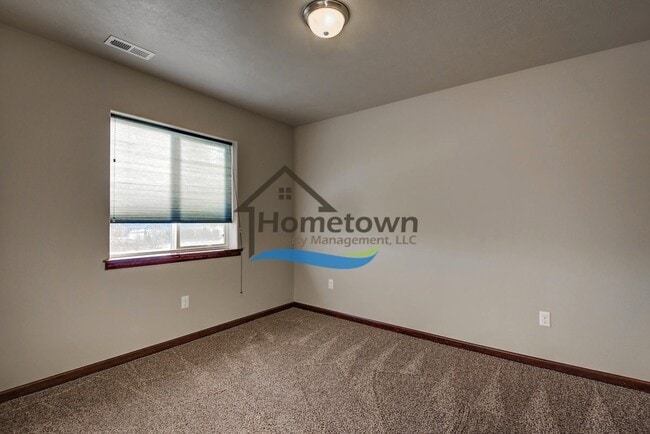 Building Photo - Spacious 4 bed 2.5 bath Home in Post Falls!