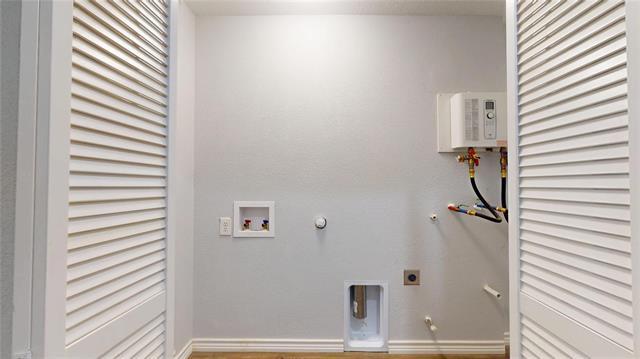 Building Photo - 2620 W Washington St