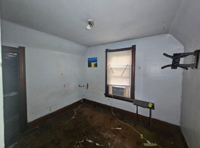 Building Photo - 321 Hiett Ave