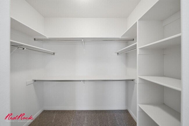 Building Photo - 3304 W Palomar