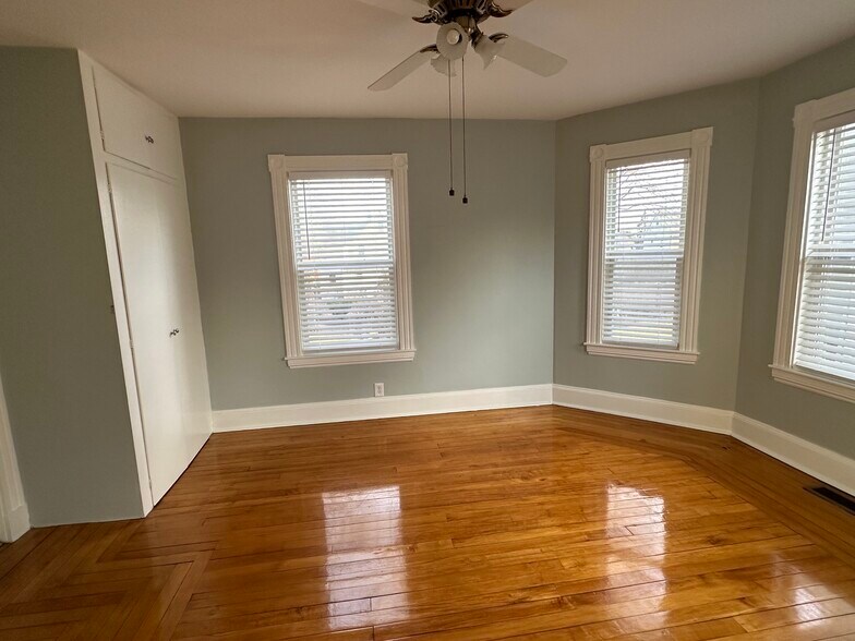 Building Photo - 11 Crescent Ave