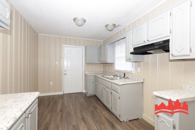 Building Photo - 3727 Rhea Ave