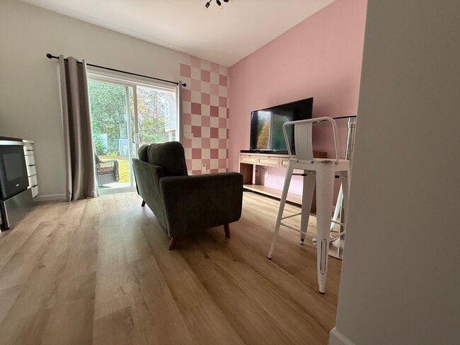 Building Photo - 334 NE 48th St