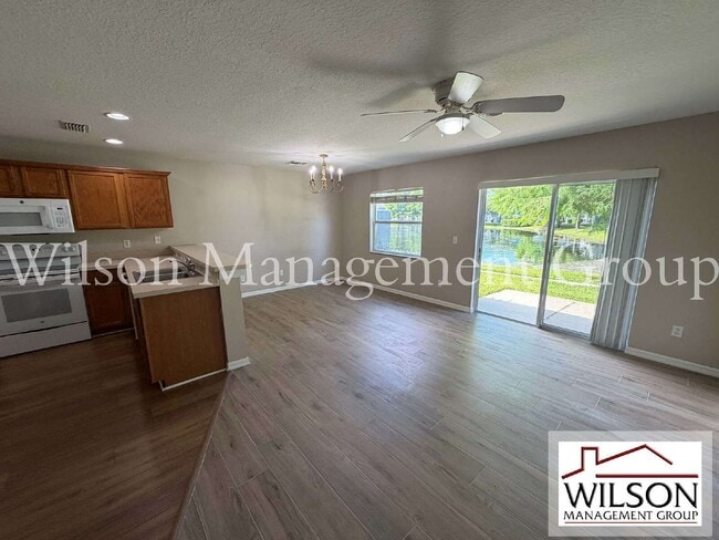Building Photo - 12664 Somerset Oaks St