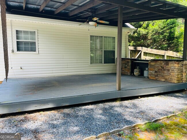 Building Photo - 145 Riverside Dr