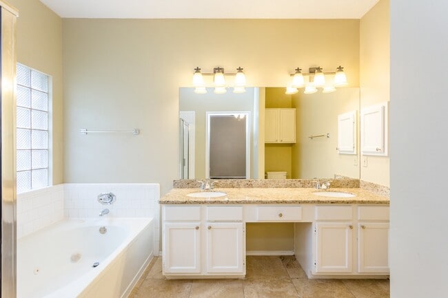 Building Photo - 6926 Shady Ln