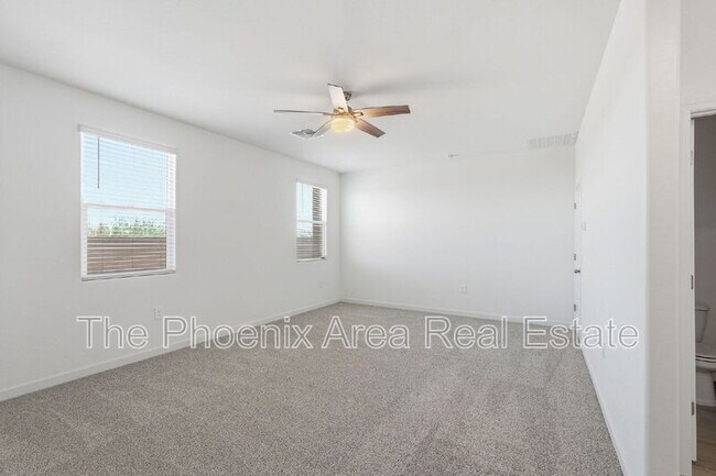 Building Photo - 2761 W Seaver Ave