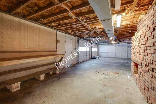Building Photo - 303 Windmere Dr