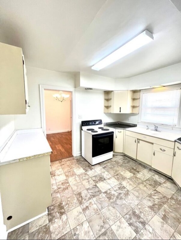 Building Photo - 1604 E 9th St