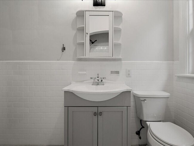 Building Photo - 4416 Bromley Ln